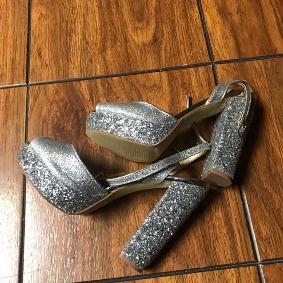 BADGLEY MISCHKA Shoes Open Toe Platform - Silver Sparkle-Size 9 -Good Condition - Picture 4 of 15